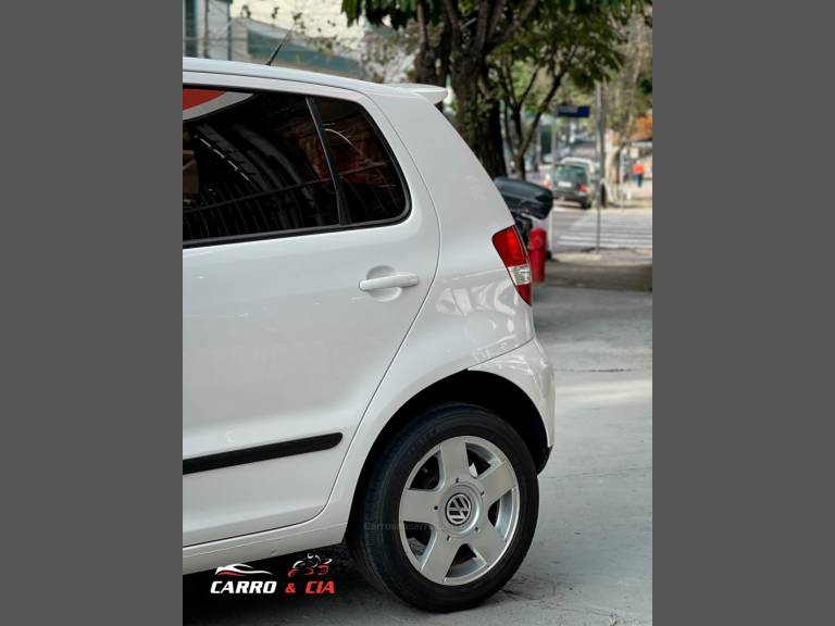 VOLKSWAGEN - FOX - 2010/2010 - Branca - R$ 35.900,00