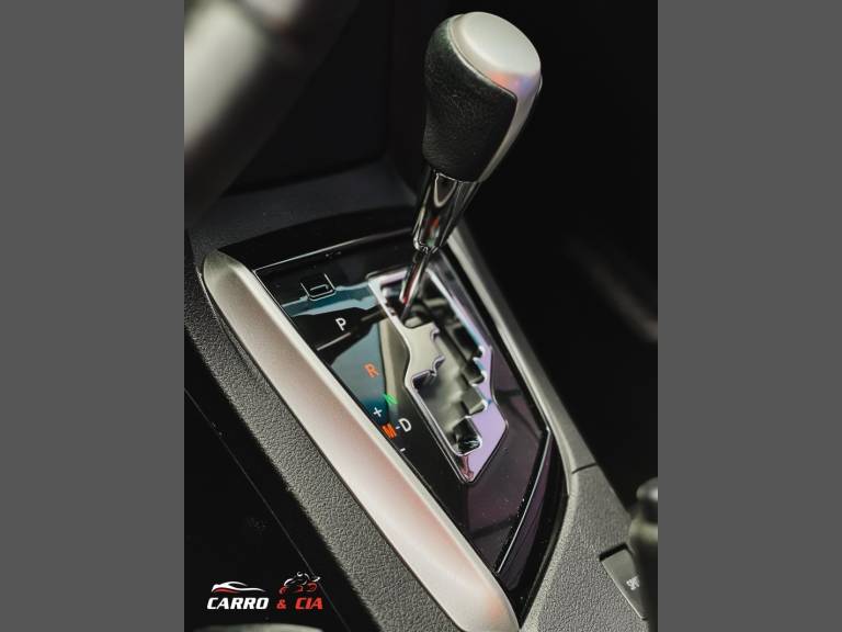 TOYOTA - COROLLA - 2018/2019 - Preta - R$ 109.900,00