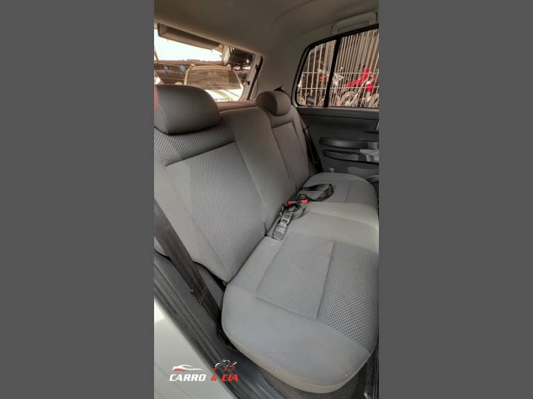 VOLKSWAGEN - FOX - 2010/2010 - Branca - R$ 35.900,00